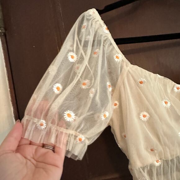LE LIS | Daisy Embroidered Coquette Style Sheer Peasant Style Crop | Size Medium - Picture 3 of 6